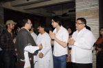 Vivek Vaswani at Sunil and Dharmesh Darshan_s dad_s prayer meet in Santacruz on 3rd Jan 2012 (130).JPG
